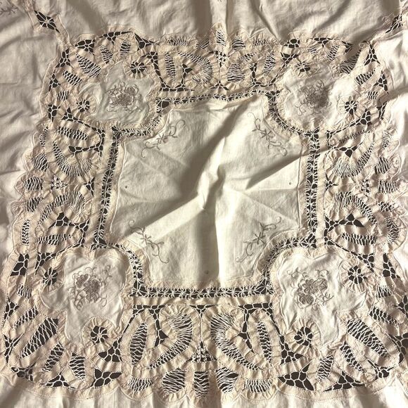 VTG Battenberg Cutwork Lace Ivory Linen Tablecloth Hand Embroidered W/6 Napkins - Picture 4 of 16